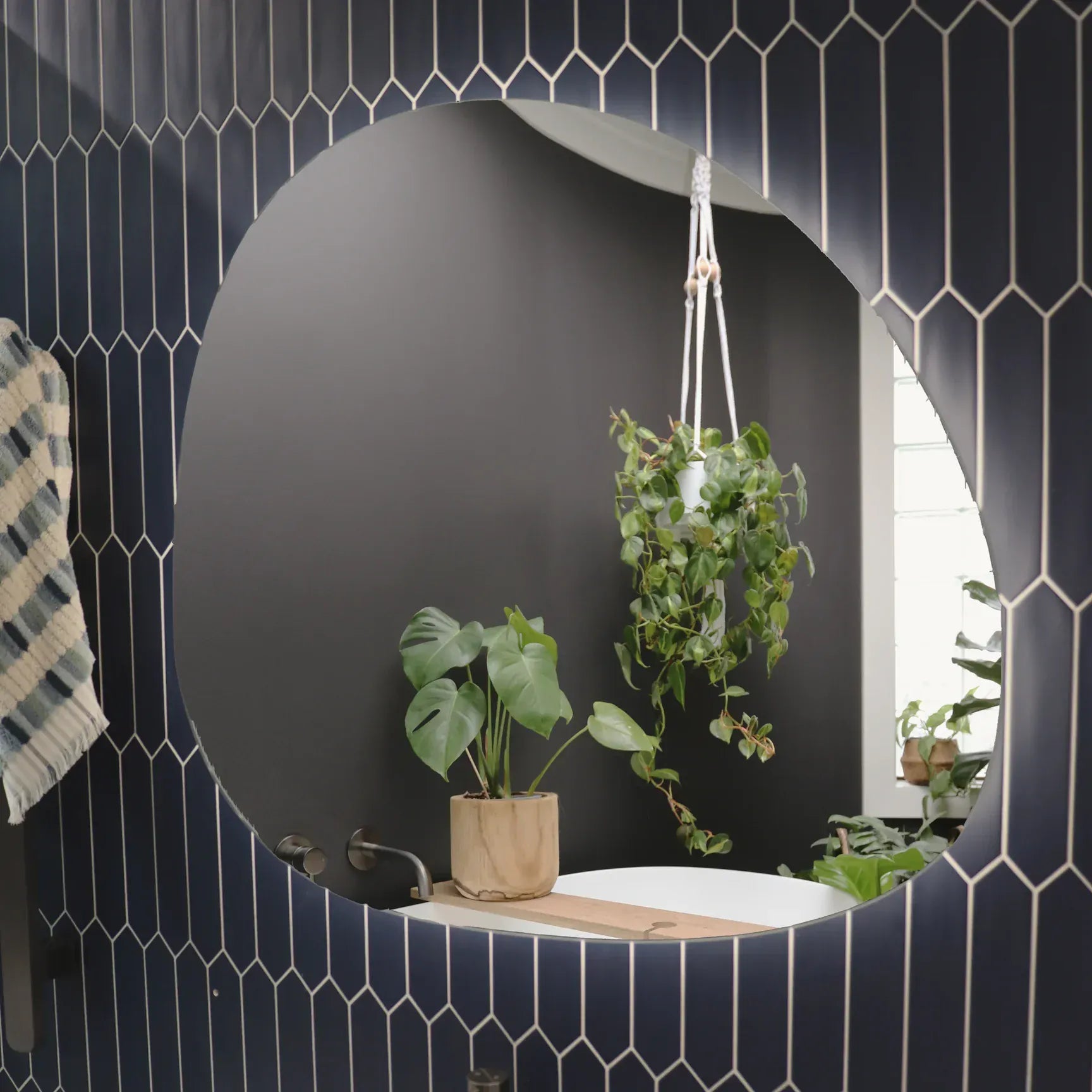 Code Interiors Code Interiors Euro Pond LED Mirror | Bluetooth Speaker | 900W